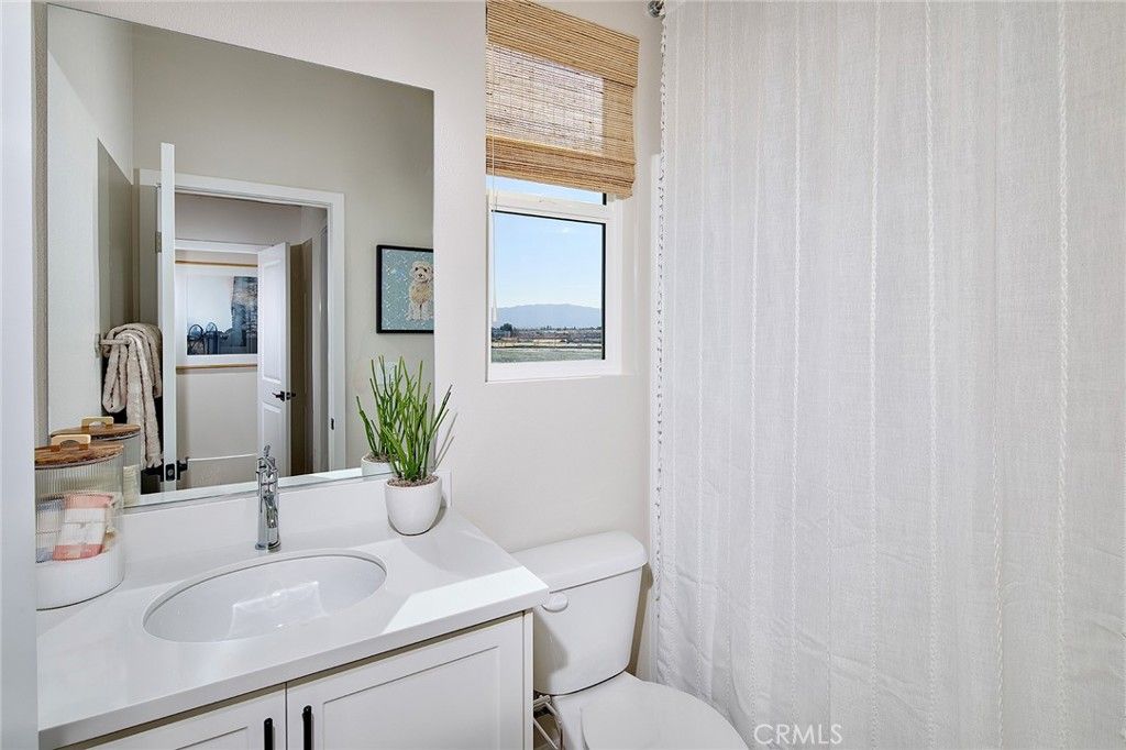 Image 14 of property listing at 5917 Gramercy Way, Eastvale, CA 92880