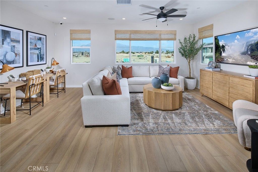 Image 3 of property listing at 5917 Gramercy Way, Eastvale, CA 92880