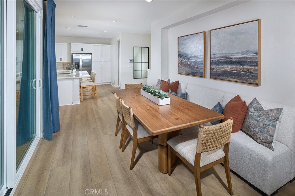 Image 5 of property listing at 5917 Gramercy Way, Eastvale, CA 92880