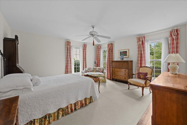 12 The Court Of Lagoon View, Northbrook, IL 60062