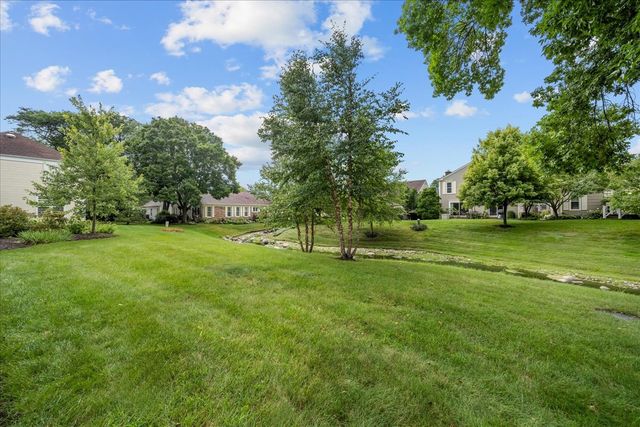 12 The Court Of Lagoon View, Northbrook, IL 60062