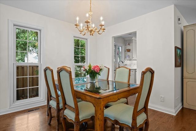 12 The Court Of Lagoon View, Northbrook, IL 60062