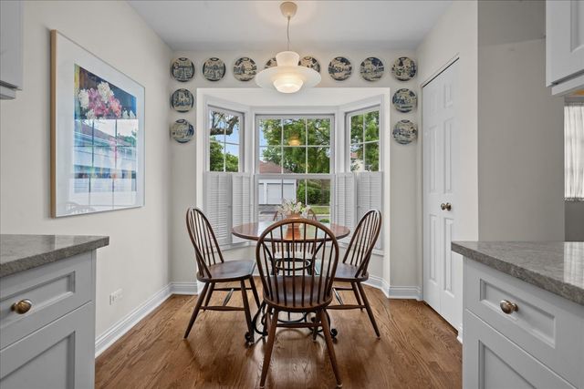 12 The Court Of Lagoon View, Northbrook, IL 60062