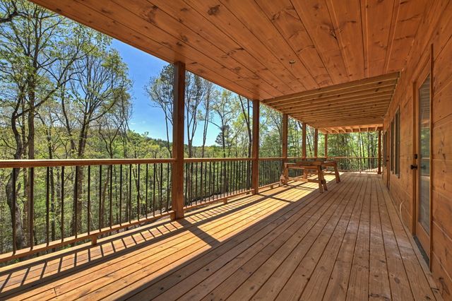 394 Blackberry Circle, Ellijay, GA 30536
