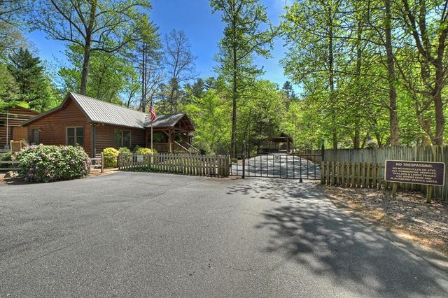 394 Blackberry Circle, Ellijay, GA 30536