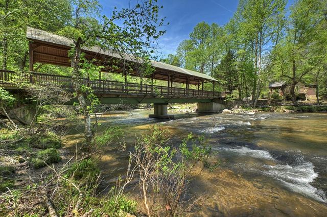 394 Blackberry Circle, Ellijay, GA 30536