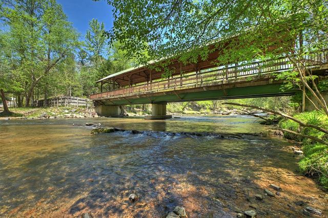 394 Blackberry Circle, Ellijay, GA 30536