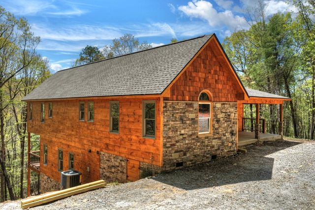 394 Blackberry Circle, Ellijay, GA 30536