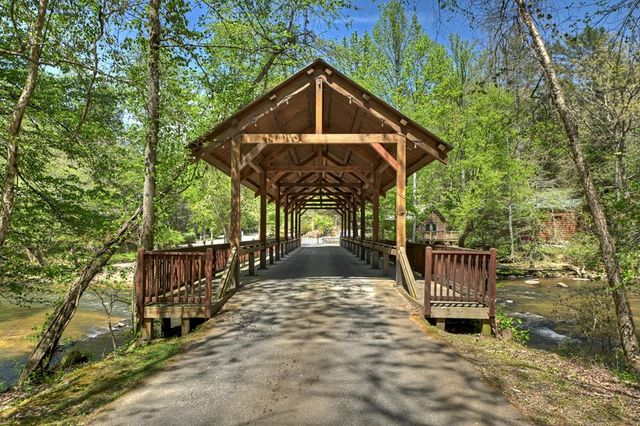 394 Blackberry Circle, Ellijay, GA 30536