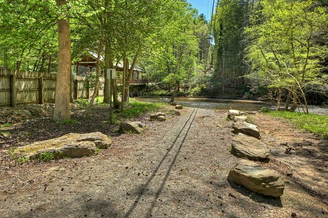 394 Blackberry Circle, Ellijay, GA 30536