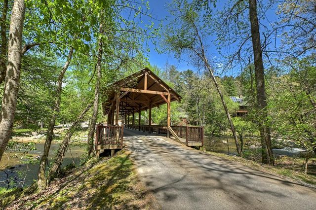 394 Blackberry Circle, Ellijay, GA 30536