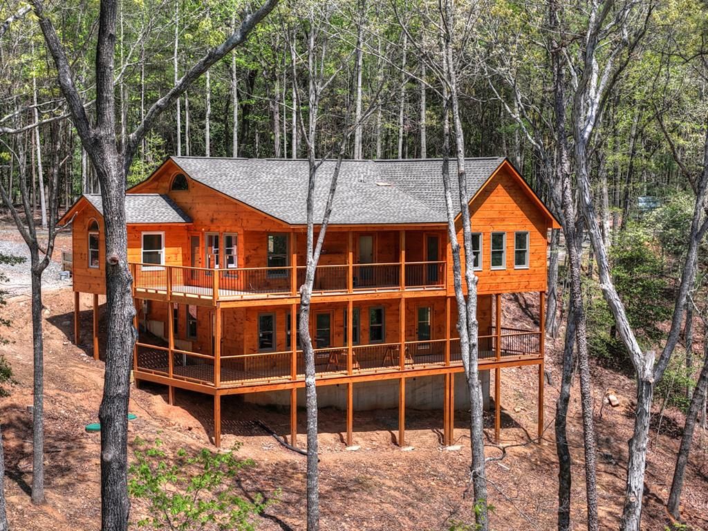394 Blackberry Circle, Ellijay, GA 30536