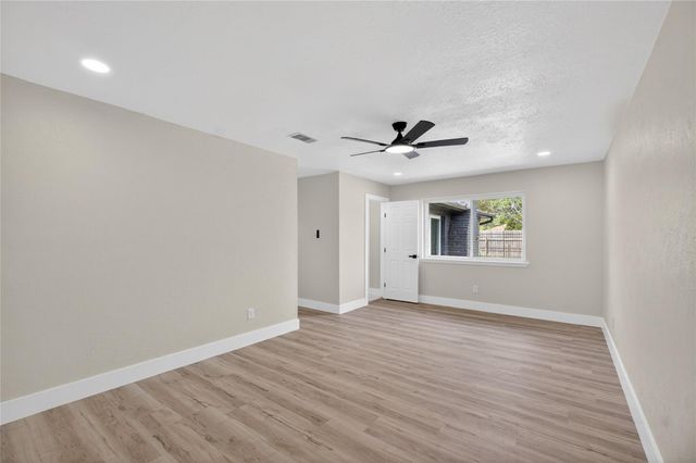 7807 Swallow Park Dr, Humble, TX 77396