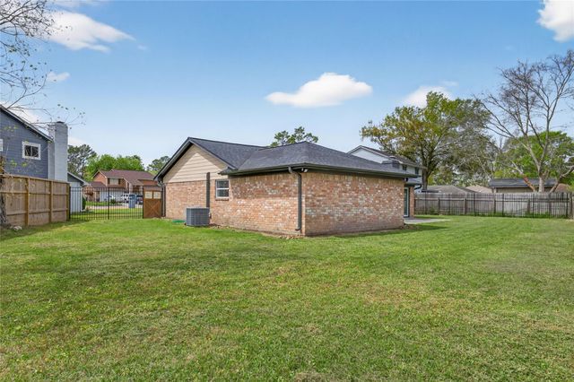 7807 Swallow Park Dr, Humble, TX 77396