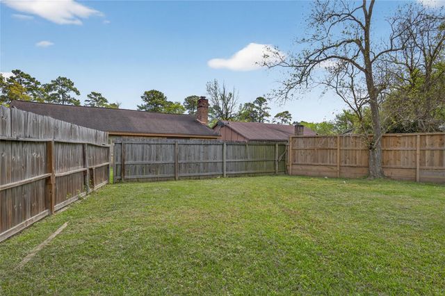 7807 Swallow Park Dr, Humble, TX 77396