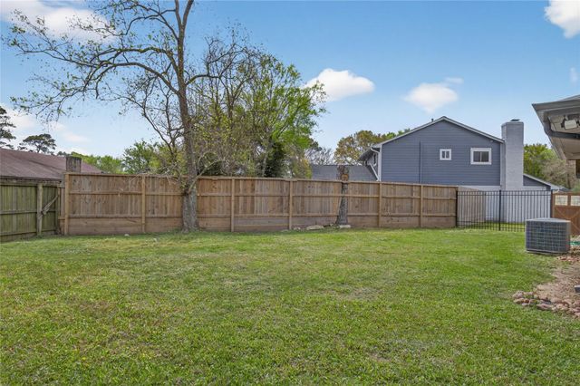 7807 Swallow Park Dr, Humble, TX 77396