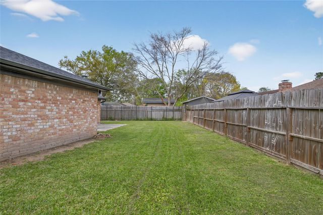 7807 Swallow Park Dr, Humble, TX 77396