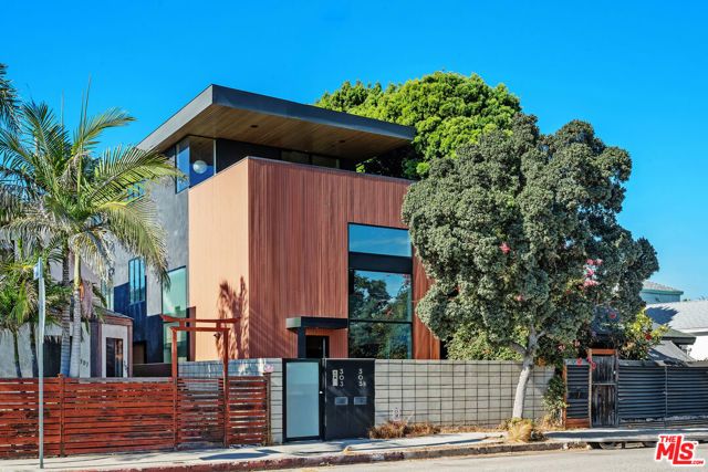 303 Windward Avenue, Venice (los Angeles), CA 90291