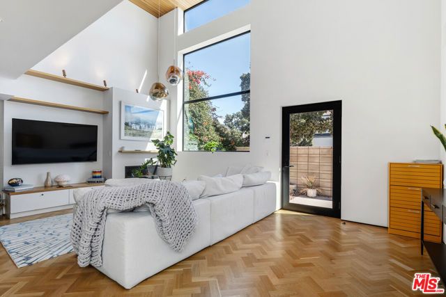 303 Windward Avenue, Venice (los Angeles), CA 90291