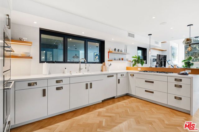 303 Windward Avenue, Venice (los Angeles), CA 90291