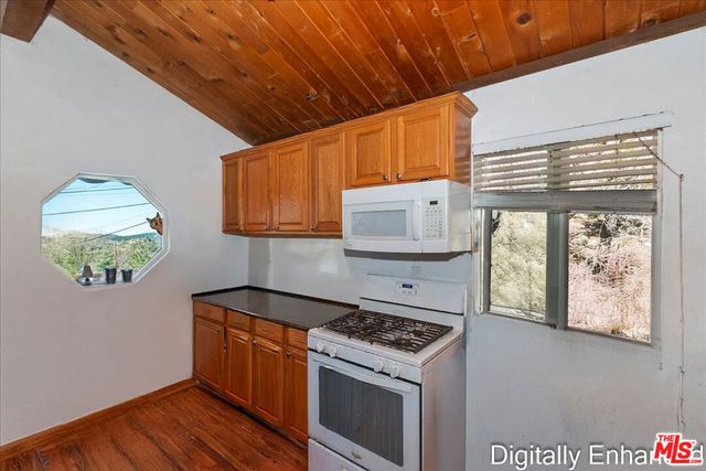 33436 Music Camp Road, Apple Valley, CA 92308