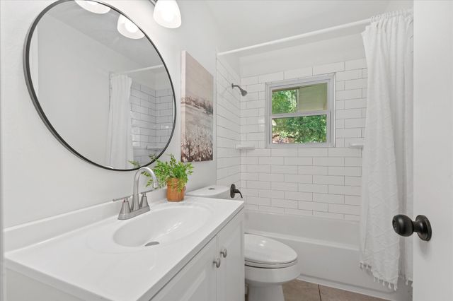 826 Harbor Drive, Lewisville, TX 75057