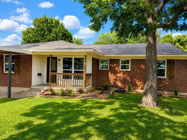 826 Harbor Drive, Lewisville, TX 75057