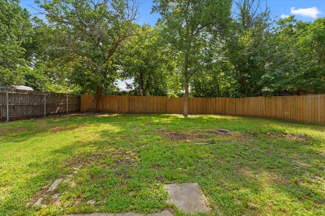 826 Harbor Drive, Lewisville, TX 75057