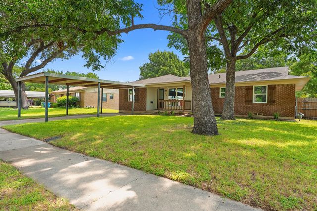 826 Harbor Drive, Lewisville, TX 75057
