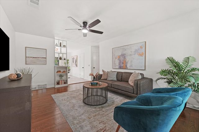 826 Harbor Drive, Lewisville, TX 75057