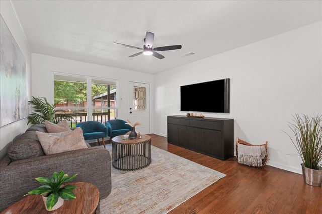 826 Harbor Drive, Lewisville, TX 75057