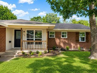 826 Harbor Drive, Lewisville, TX 75057
