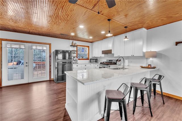 14859 E Black Oak Road, Fayetteville, AR 72701