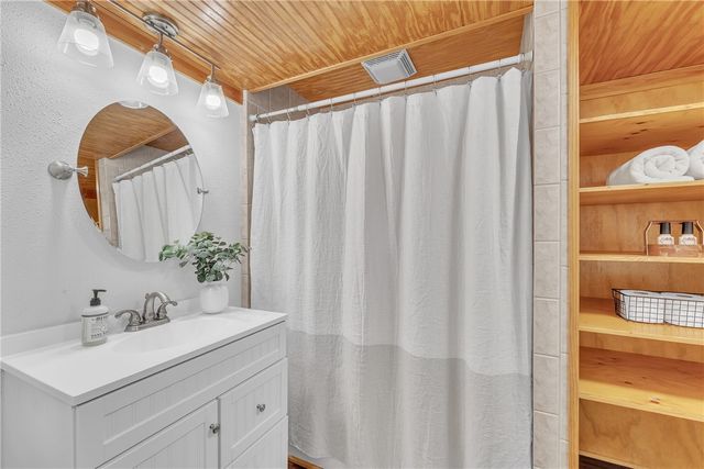 14859 E Black Oak Road, Fayetteville, AR 72701