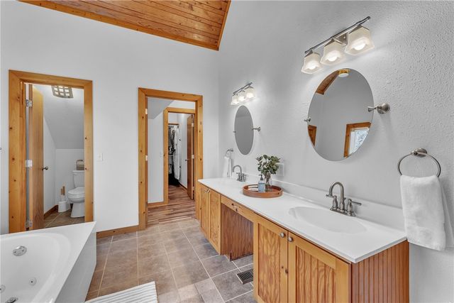 14859 E Black Oak Road, Fayetteville, AR 72701