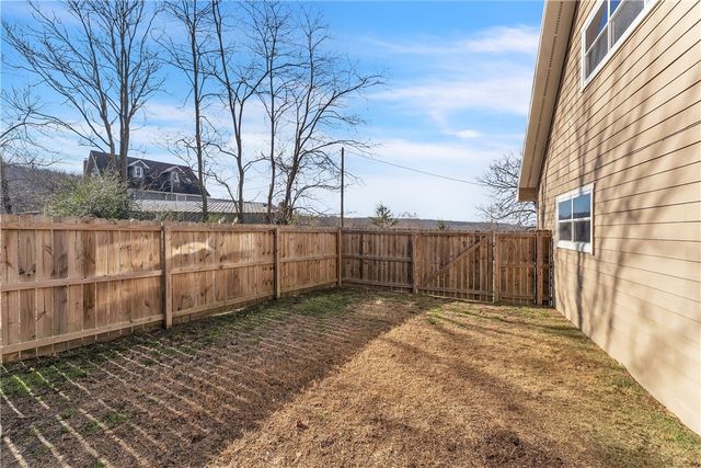 14859 E Black Oak Road, Fayetteville, AR 72701