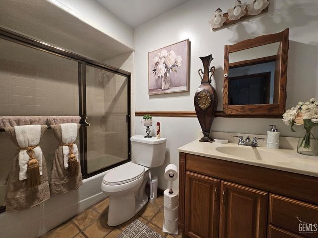 9517 Eucalyptus Drive, Bakersfield, CA 93306