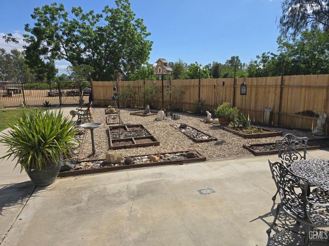 9517 Eucalyptus Drive, Bakersfield, CA 93306