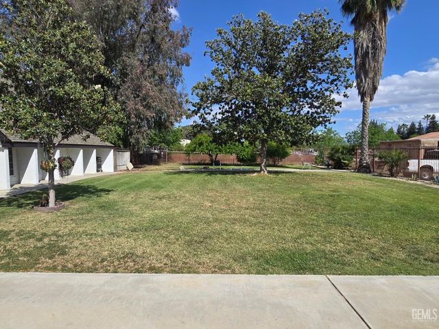 9517 Eucalyptus Drive, Bakersfield, CA 93306