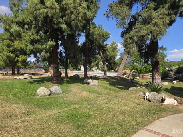 9517 Eucalyptus Drive, Bakersfield, CA 93306