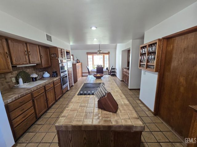 9517 Eucalyptus Drive, Bakersfield, CA 93306