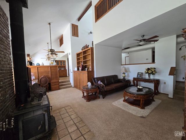9517 Eucalyptus Drive, Bakersfield, CA 93306