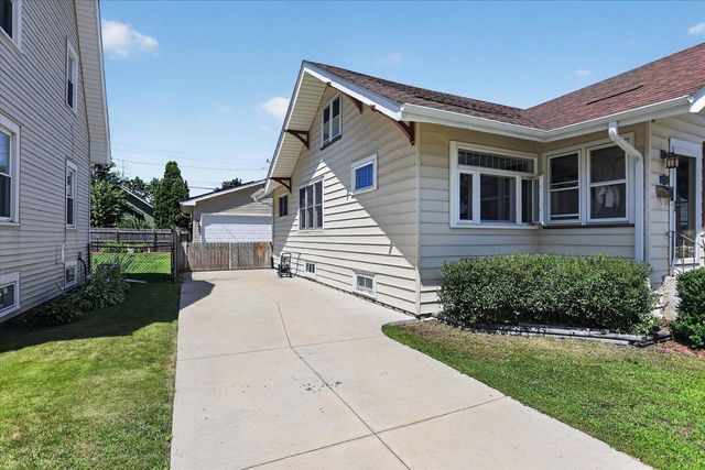 7714 14th AVENUE, Kenosha, WI 53143