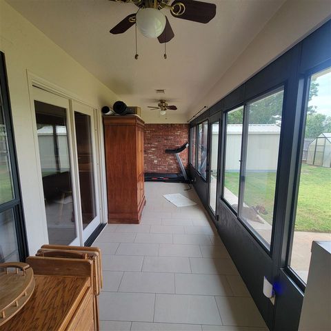 6805 NW Crestwood Dr, Lawton, OK 73505