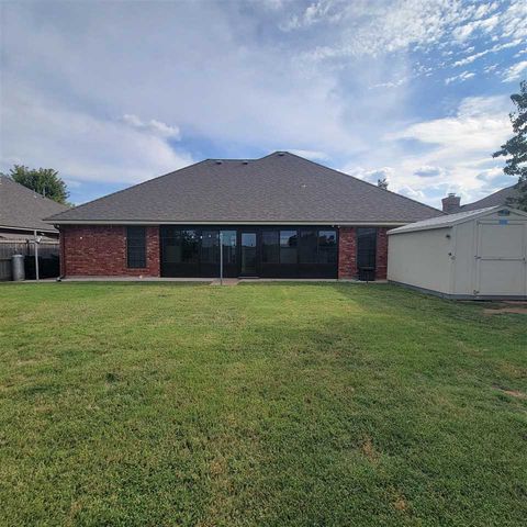 6805 NW Crestwood Dr, Lawton, OK 73505