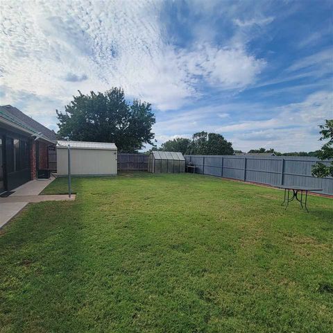 6805 NW Crestwood Dr, Lawton, OK 73505