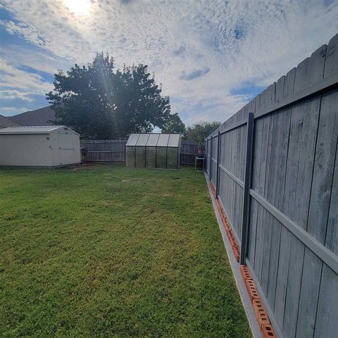 6805 NW Crestwood Dr, Lawton, OK 73505