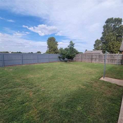 6805 NW Crestwood Dr, Lawton, OK 73505
