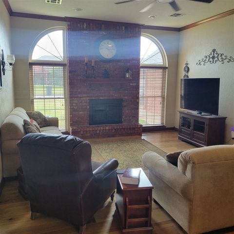 6805 NW Crestwood Dr, Lawton, OK 73505