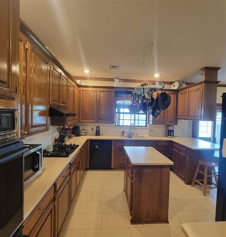 6805 NW Crestwood Dr, Lawton, OK 73505